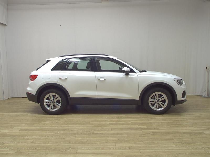 Weiss Gebraucht 2022 Audi Q3 Basis SUV | 24.480 € (Superpreis) - Bild 1/4