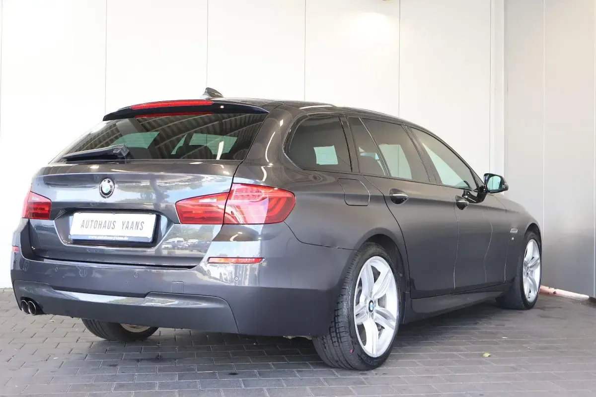 Gebraucht BMW 530 M Sport 258 PS (189 kW) 2014 Grau Kombi