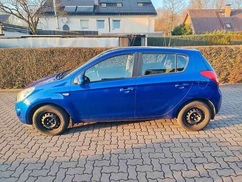 Gebraucht Hyundai i20 100 PS (73 kW) 2009 Blau Kleinwagen