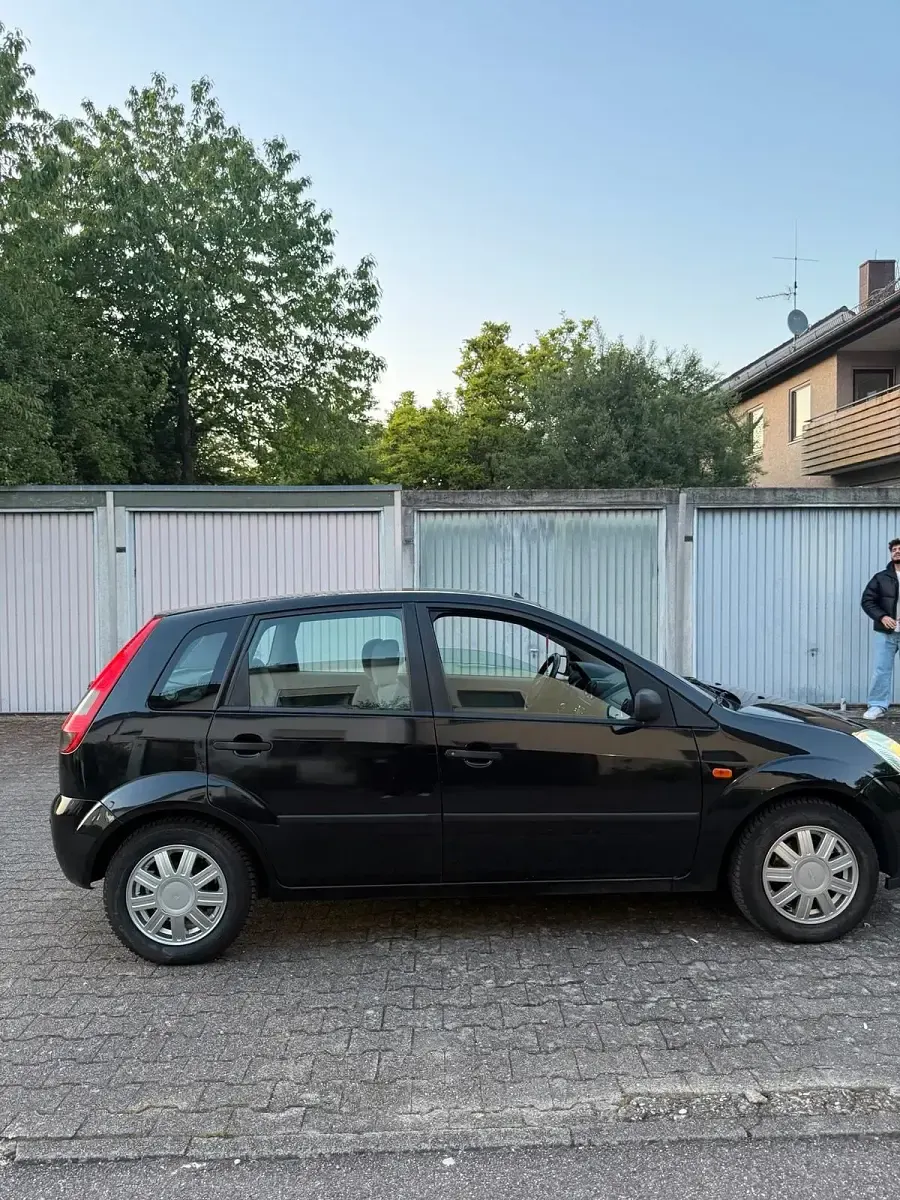 Gebraucht Ford Fiesta 101 PS (74 kW) 2005 Schwarz Kleinwagen