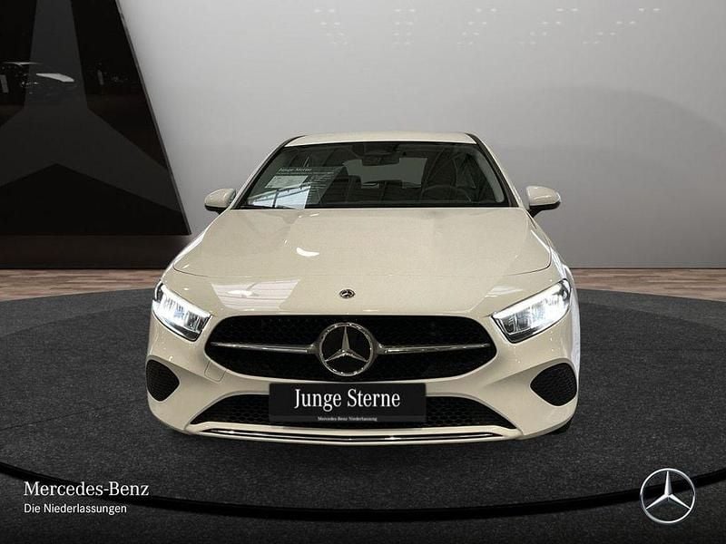 Gebraucht Mercedes A180 Advanced 136 PS (100 kW) 2024 Weiß Limousine
