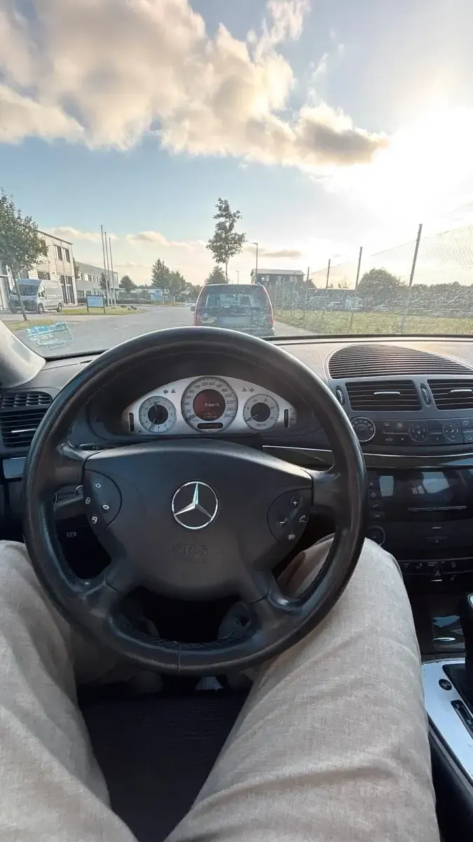 Gebraucht Mercedes E220 Avantgarde 150 PS (110 kW) 2002 Blau Limousine