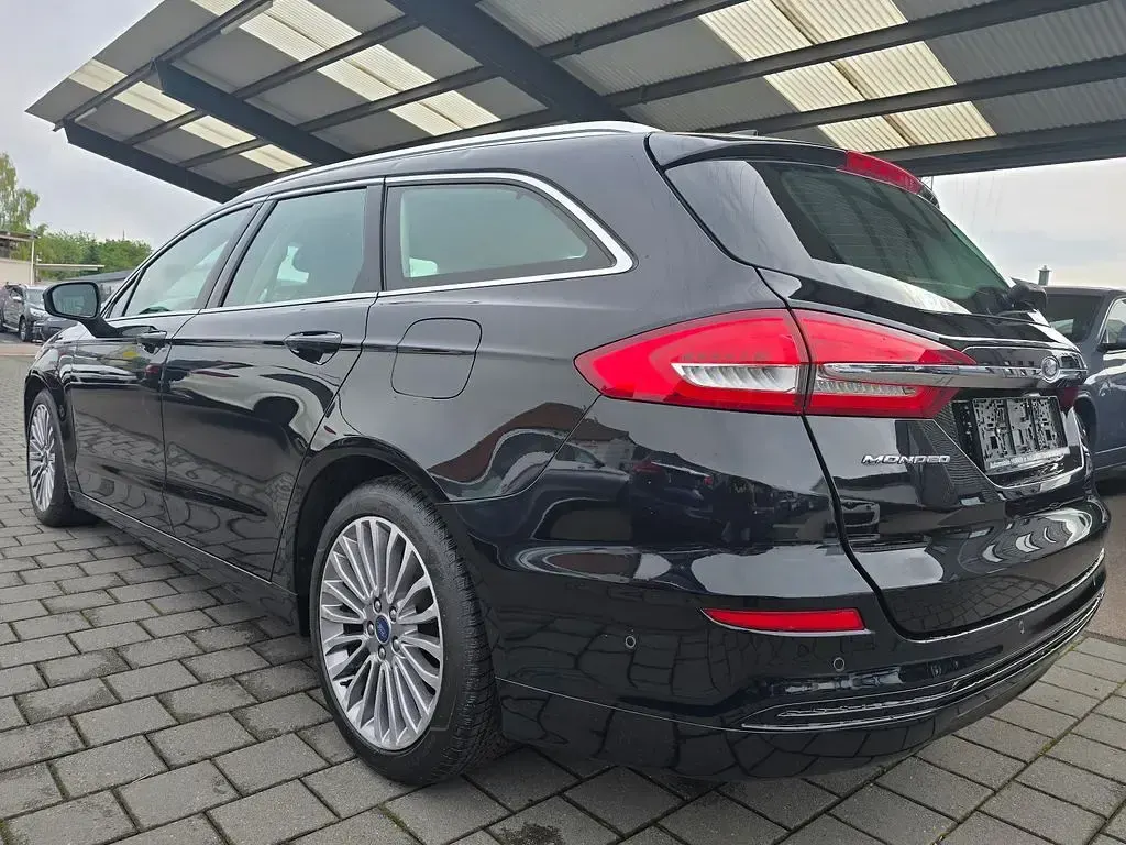 Gebraucht Ford Mondeo Titanium 188 PS (138 kW) 2021 Schwarz Limousine