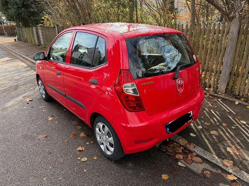 Gebraucht Hyundai i10 Edition 69 PS (50 kW) 2013 Rot Kleinwagen