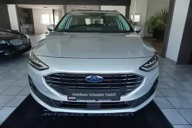 Gebraucht Ford Focus Titanium 120 PS (88 kW) 2022 Silber Limousine