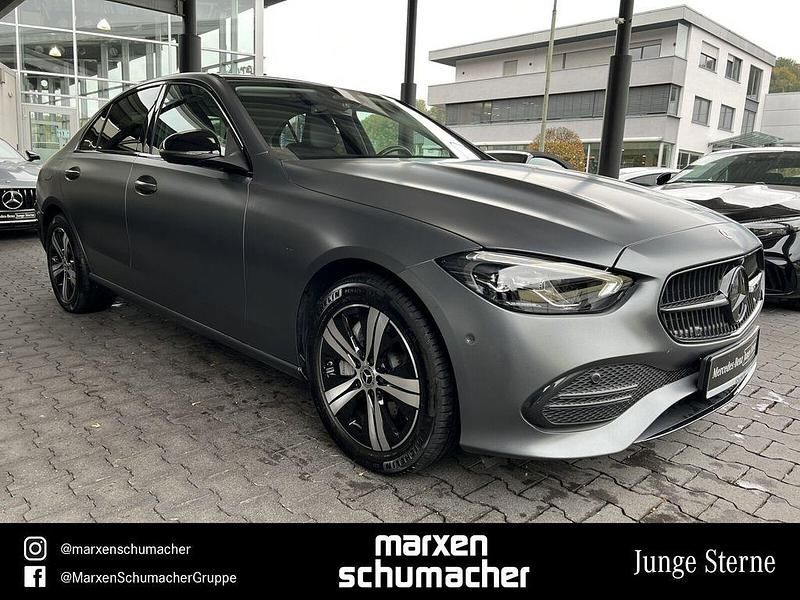 Gebraucht Mercedes C300e Avantgarde 313 PS (230 kW) 2022 Unilack polarweiß Limousine