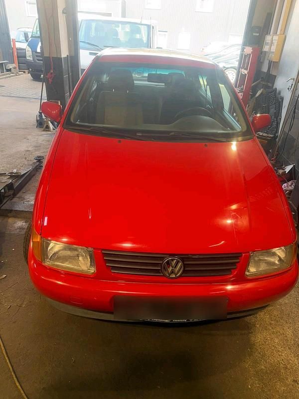 Second-hand VW Polo 1998 Roșu Hatchback