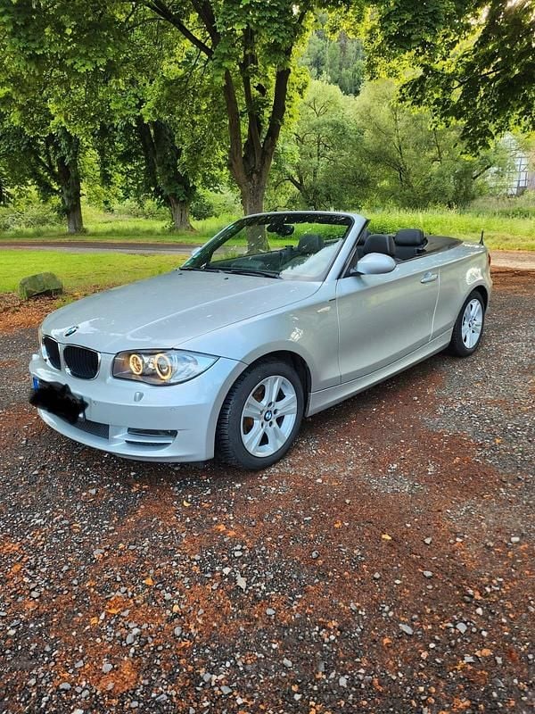 Silber Gebraucht 2009 BMW 118 Cabriolet Cabrio | 8.000 € (Teuer) - Bild 1/4
