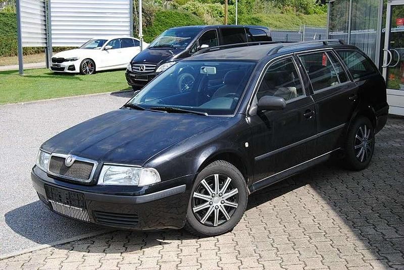 Schwarz Gebraucht 2004 Skoda Octavia Comfort Kombi | 499 € (Superpreis) - Bild 1/4