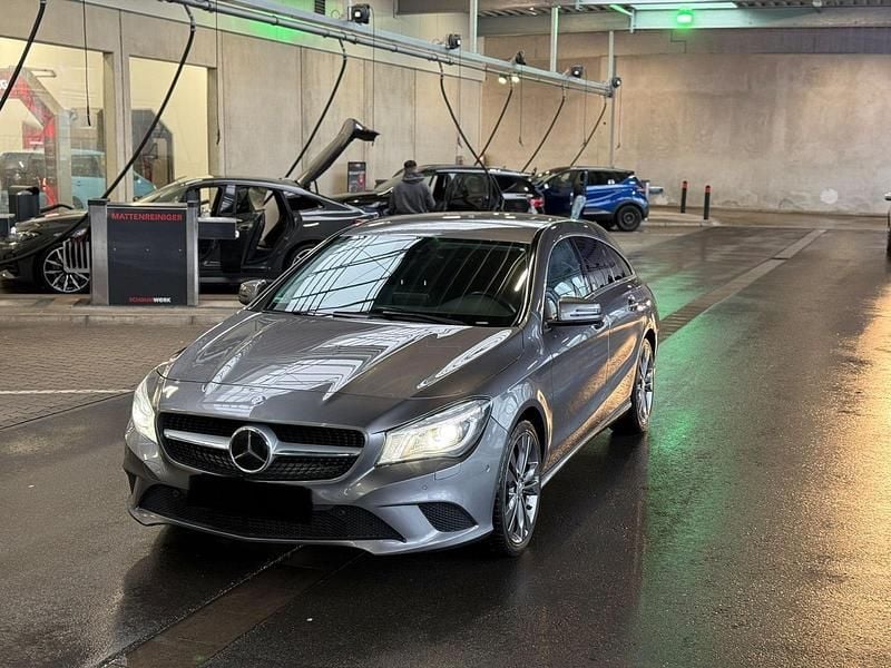 Gebraucht Mercedes CLA200 Shooting Brake 136 PS (100 kW) 2015 Grau Kombi