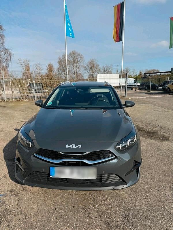 Gebraucht Kia Ceed 140 PS (102 kW) 2025 Grau Kleinwagen