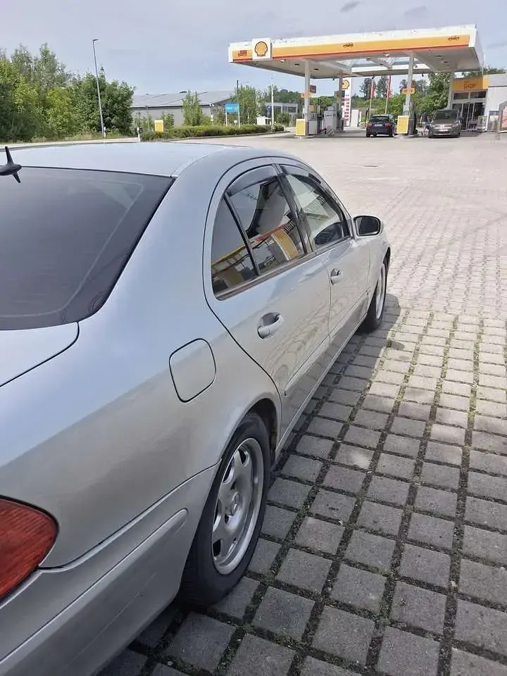 Gebraucht Mercedes E220 Classic 150 PS (110 kW) 2002 Limousine