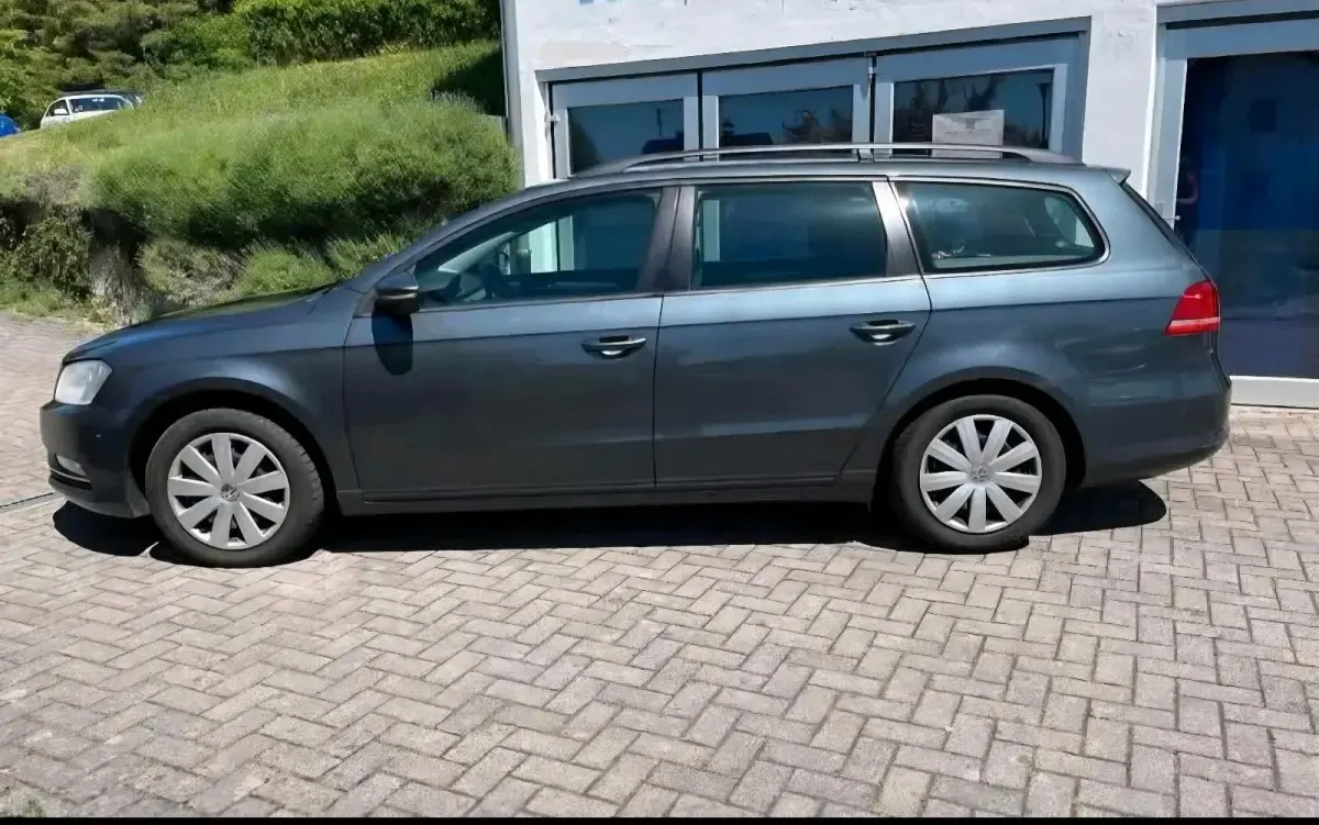 Gebraucht VW Passat 122 PS (89 kW) 2011 Grau Kombi