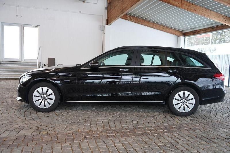Gebraucht Mercedes C200 Avantgarde 160 PS (117 kW) 2020 Schwarz Kombi