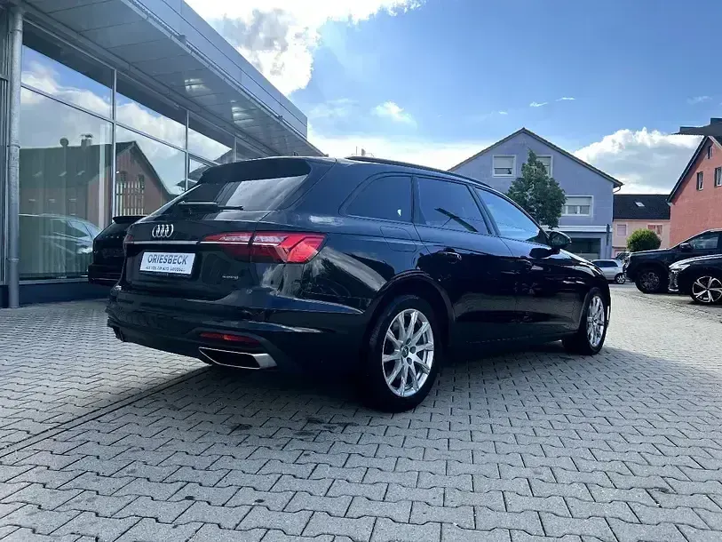 Gebraucht Audi A4 Ambiente 231 PS (169 kW) 2020 Mythosschwarz metallic Kombi