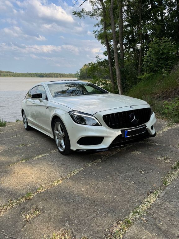 Weiß Gebraucht 2015 Mercedes CLS350 Shooting Brake Kombi | 18.400 € (Guter Preis) - Bild 1/4