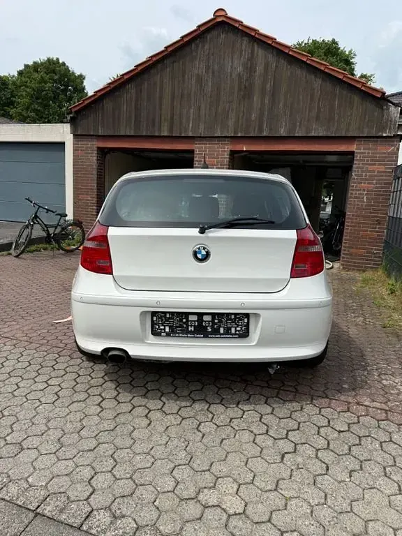 Gebraucht BMW 116 116 PS (85 kW) 2007 Weiß Kleinwagen