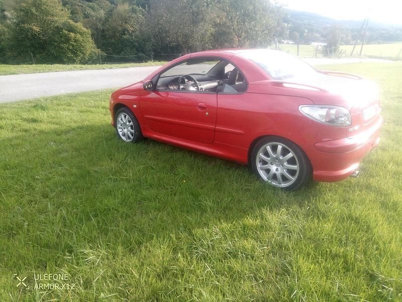Rot Gebraucht 2004 Peugeot 206 CC Cabrio | 2.000 € (Fairer Preis) - Bild 1/4