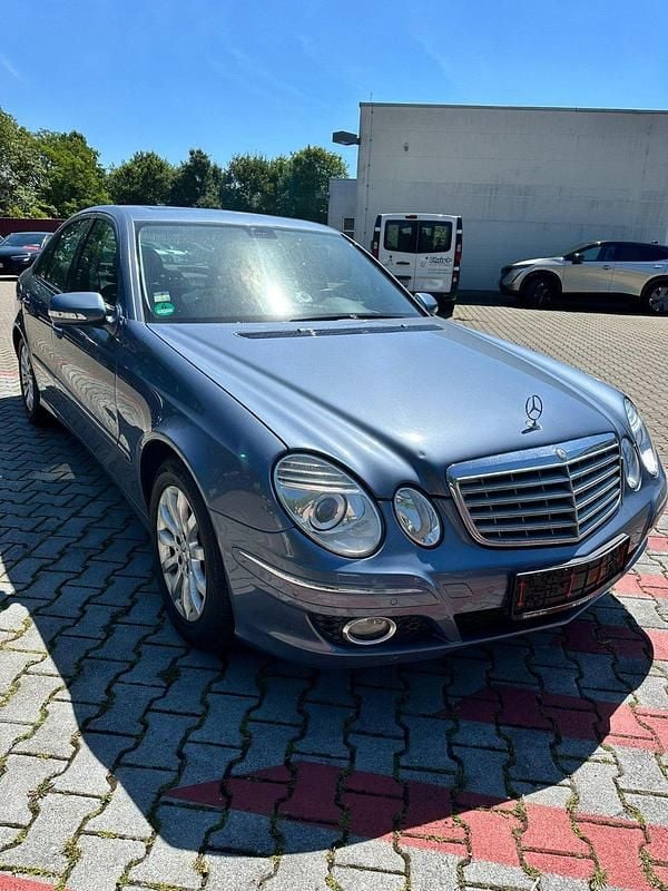 Blau Gebraucht 2007 Mercedes E200 Limousine | 6.300 € (Fairer Preis) - Bild 1/4