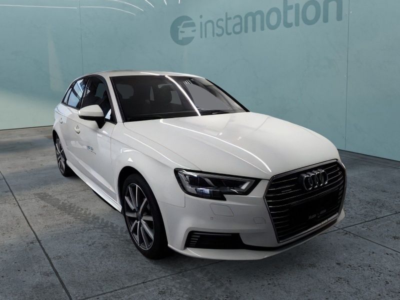 Weiß Gebraucht 2020 Audi A3 Sportback e-tron S-Line Limousine | 22.246 € (Guter Preis) - Bild 1/3