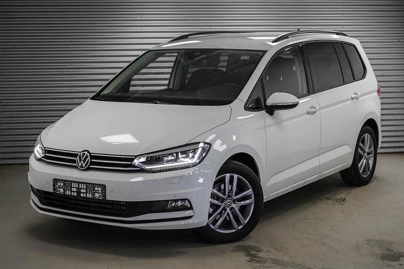 Neu VW Touran 150 PS (110 kW) 2026 Pure white uni (0q) Van / Kleinbus