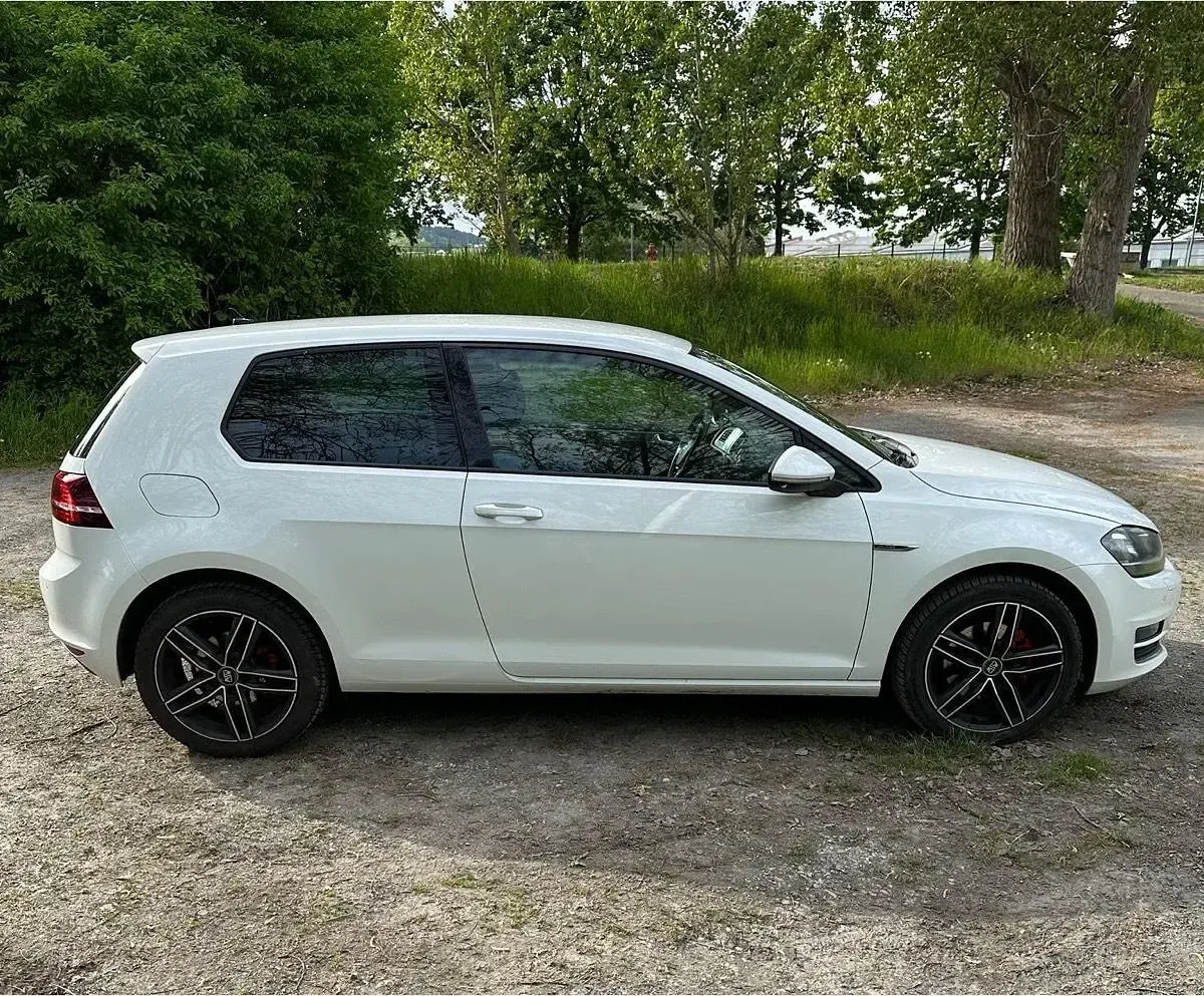 Gebraucht VW Golf VII 125 PS (91 kW) 2015 Weiß Kleinwagen