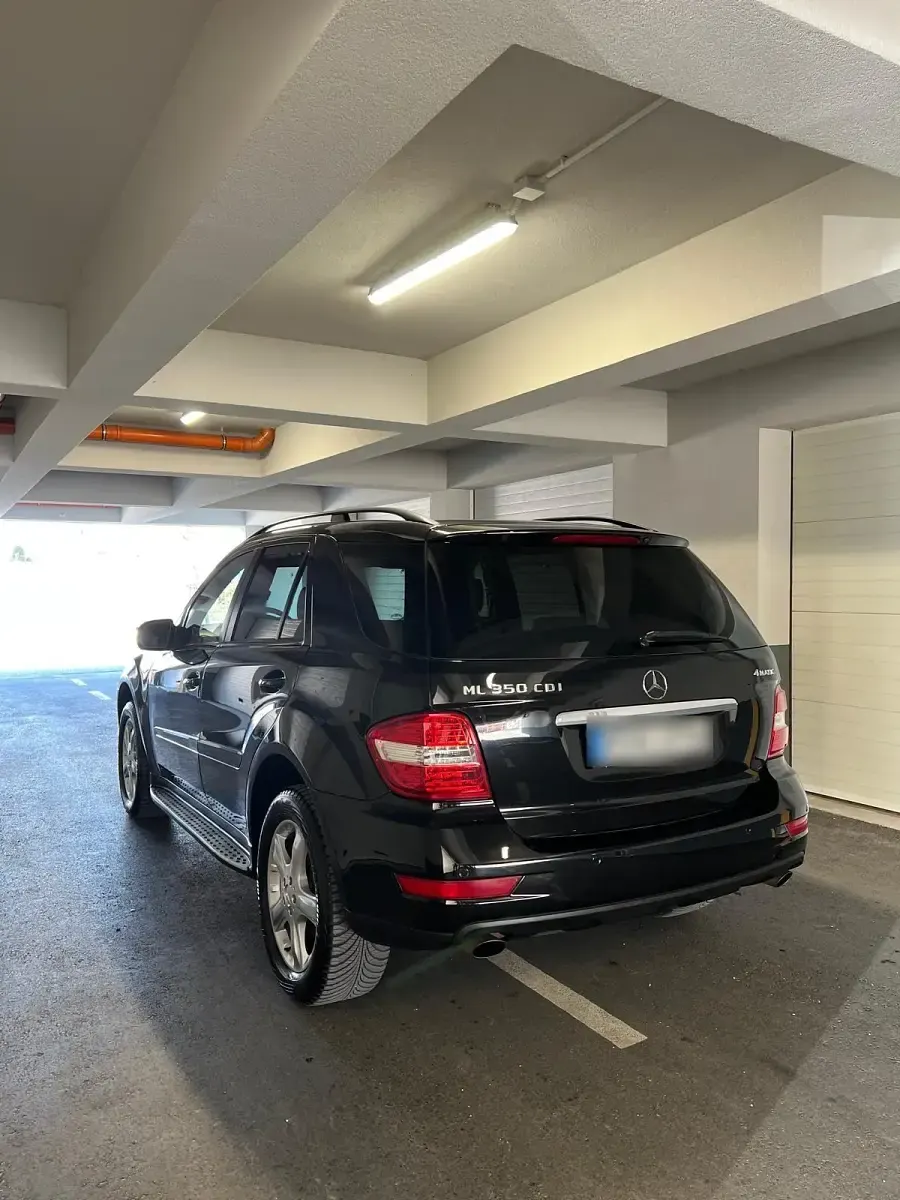 Gebraucht Mercedes ML350 221 PS (162 kW) 2010 Schwarz SUV