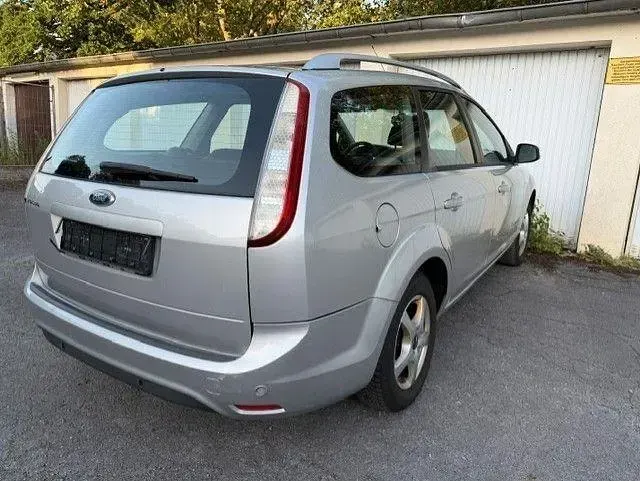 Gebraucht Ford Focus Style 101 PS (74 kW) 2010 Silber Kombi