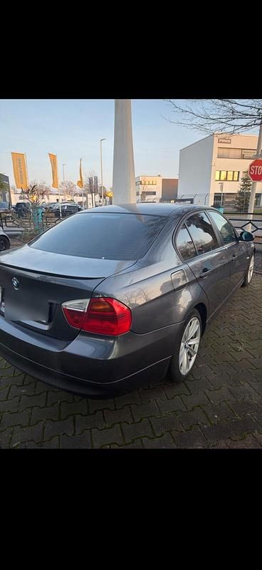 Gebraucht BMW 320 150 PS (110 kW) 2007 Grau Limousine