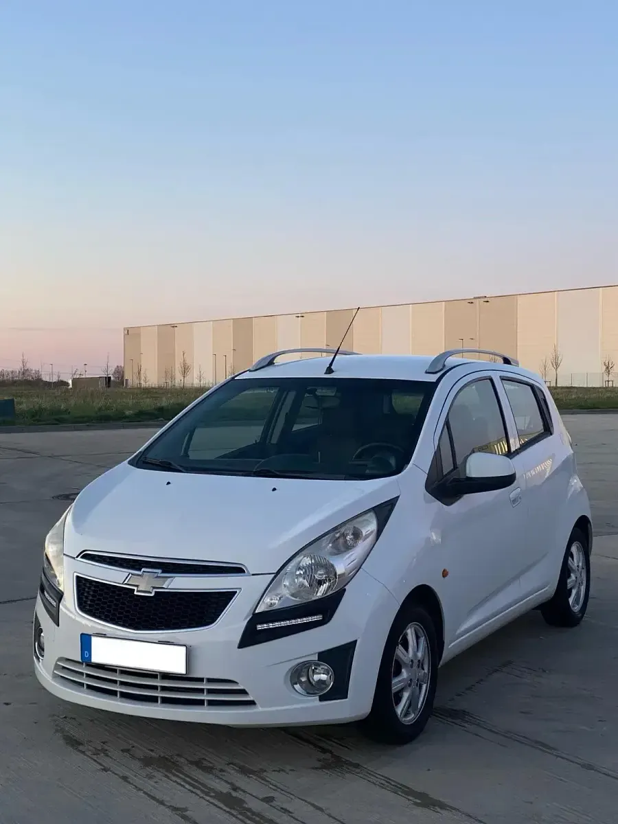 Gebraucht Chevrolet Spark LS 82 PS (60 kW) 2011 Weiß Kleinwagen