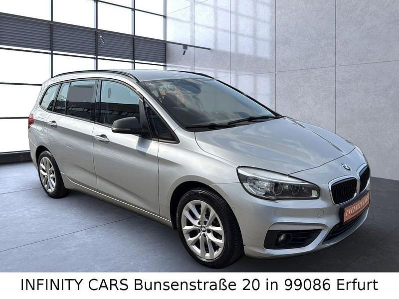 Silber Gebraucht 2016 BMW 220 Gran Tourer Van / Kleinbus | 11.000 € - Bild 1/4