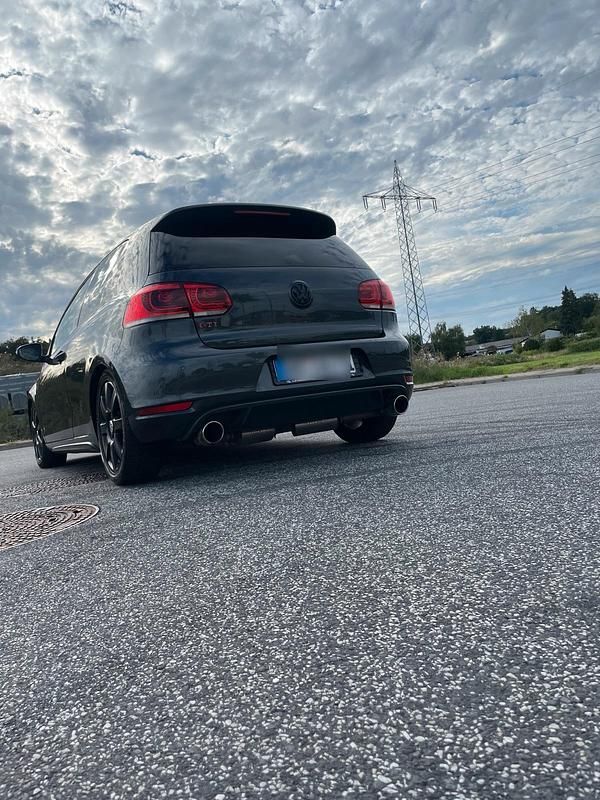 Grau Gebraucht 2012 VW Golf VI GTI Coupé | 8.499 € (Fairer Preis) - Bild 1/4