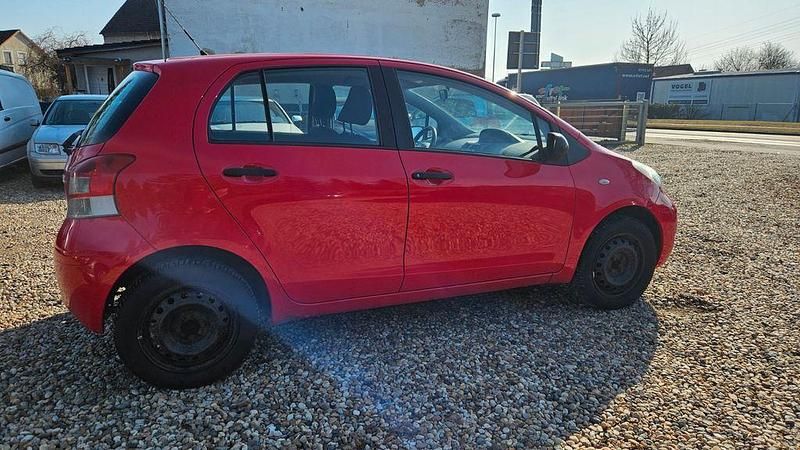 Gebraucht Toyota Yaris 69 PS (50 kW) 2010 Rot Kleinwagen