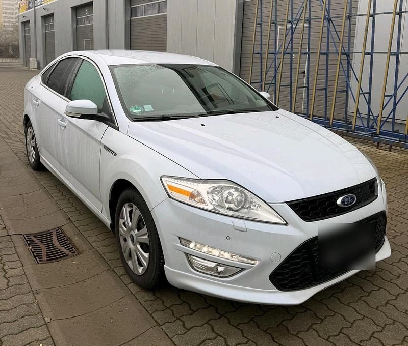 Weiß Gebraucht 2010 Ford Mondeo Limousine | 3.900 € (Superpreis) - Bild 1/4