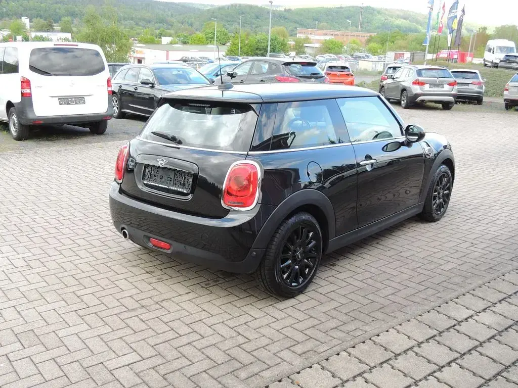 Käytetty Mini Cooper D 116 HP (85 kW) 2019 Musta Viistoperä
