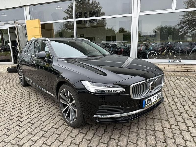 Schwarz Gebraucht 2021 Volvo V90 Inscription Kombi | 28.970 € - Bild 1/4