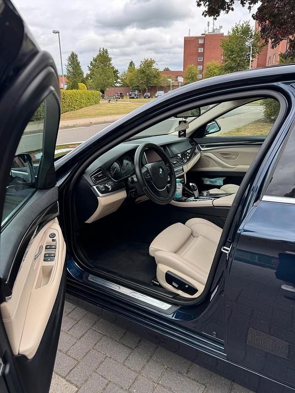 Gebraucht BMW 520 184 PS (135 kW) 2014 Blau Limousine
