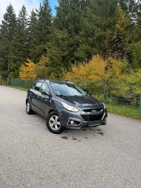 Grau Gebraucht 2010 Hyundai ix35 SUV | 4.600 € (Fairer Preis) - Bild 1/4