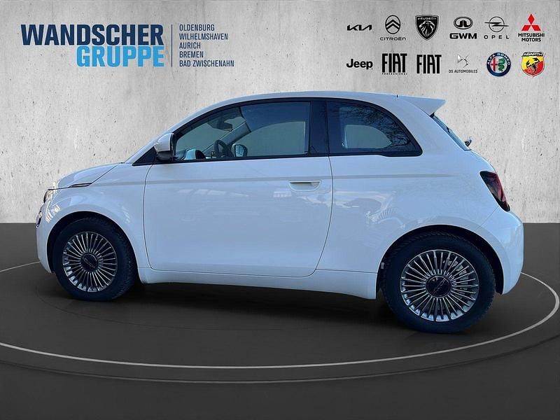 Gebraucht Fiat 500e Basis 86 kW (118 PS) 2023 Weißschwarz Kleinwagen