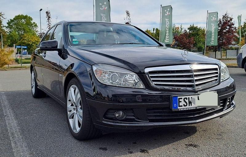Schwarz Gebraucht 2009 Mercedes C180 Limousine | 7.599 € (Guter Preis) - Bild 1/4