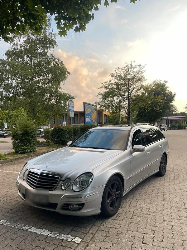 Silber Gebraucht 2007 Mercedes E220 Kombi | 2.499 € (Superpreis) - Bild 1/4