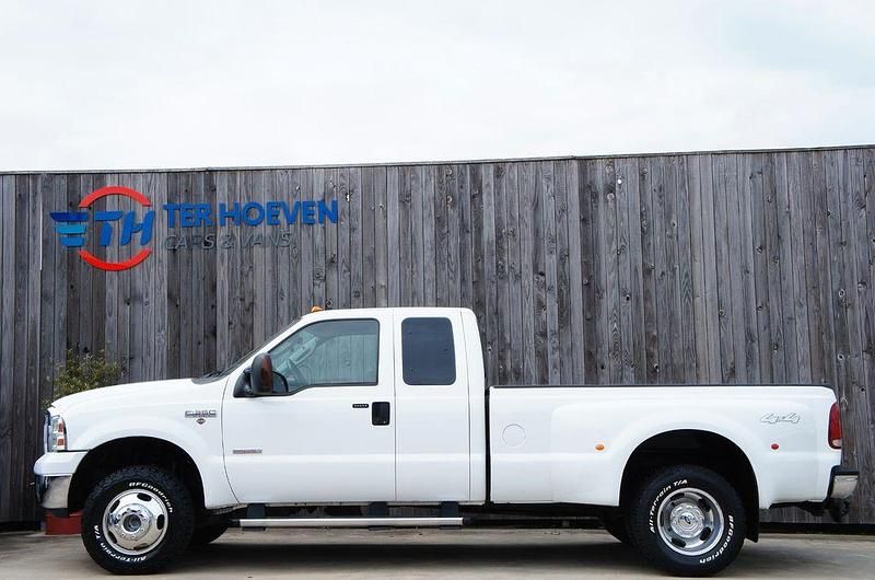 Weiß Gebraucht 2005 Ford F350 SUV | 29.950 € - Bild 1/4