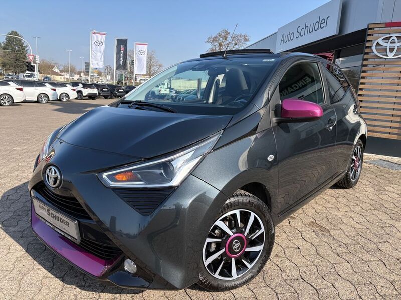Grau Gebraucht 2019 Toyota Aygo x-style Kleinwagen | 13.990 € (Teuer) - Bild 1/4