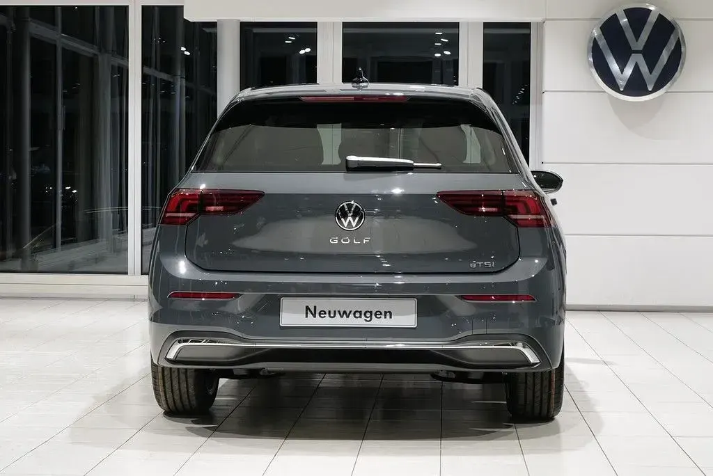 Neu VW Golf VIII 150 PS (110 kW) 2026 Delfingrau metallic Limousine