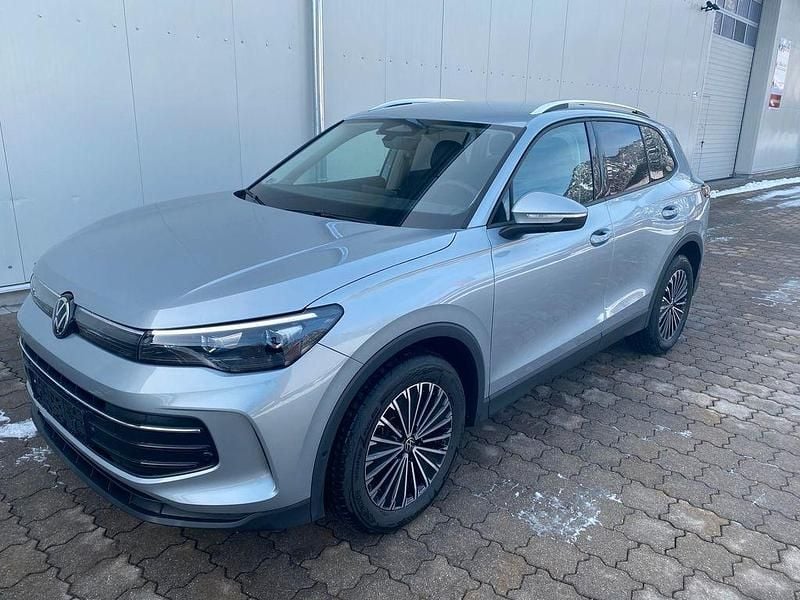 Gebraucht VW Tiguan S 150 PS (110 kW) 2025 Silber SUV
