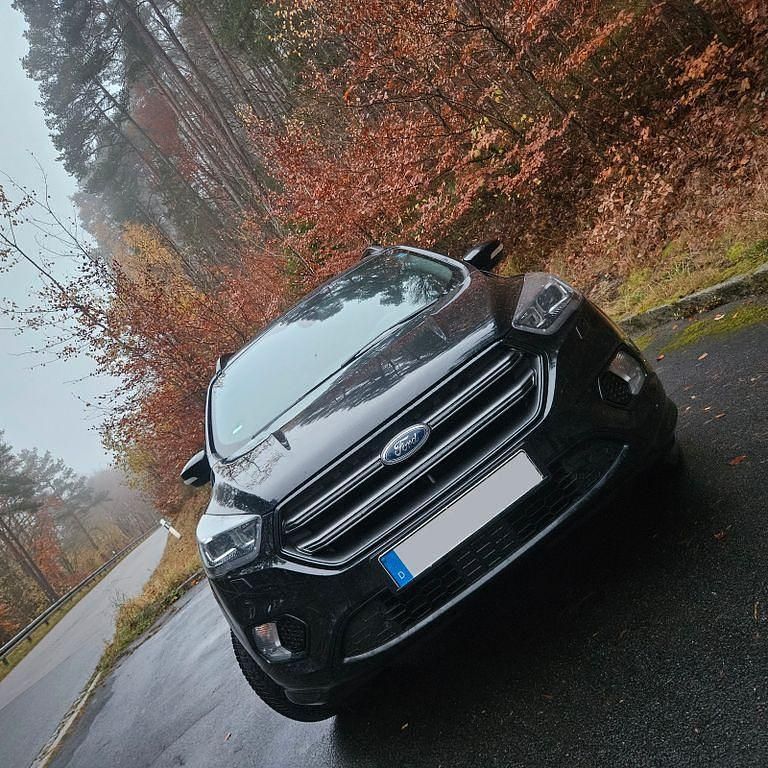 Schwarz Gebraucht 2019 Ford Kuga ST-Line SUV | 16.200 € (Fairer Preis) - Bild 1/4