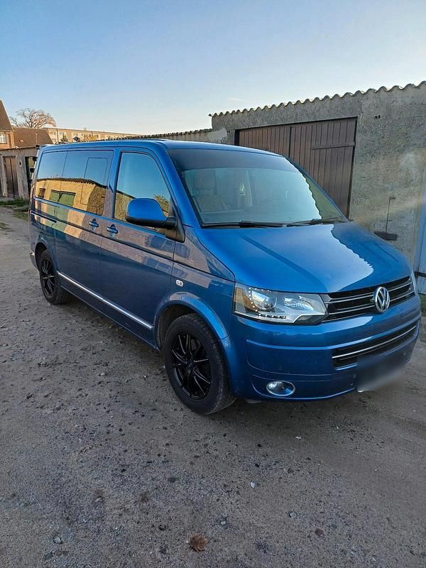 Usata VW Multivan 180 CV (132 kW) 2015 Blu Monovolume