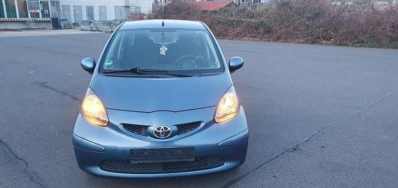 Blau Gebraucht 2008 Toyota Aygo Team Kleinwagen | 2.999 € (Fairer Preis) - Bild 1/4