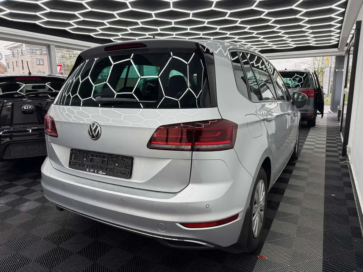 Gebraucht VW Golf VIII United 150 PS (110 kW) 2020 Reflexsilber metallic Van / Kleinbus