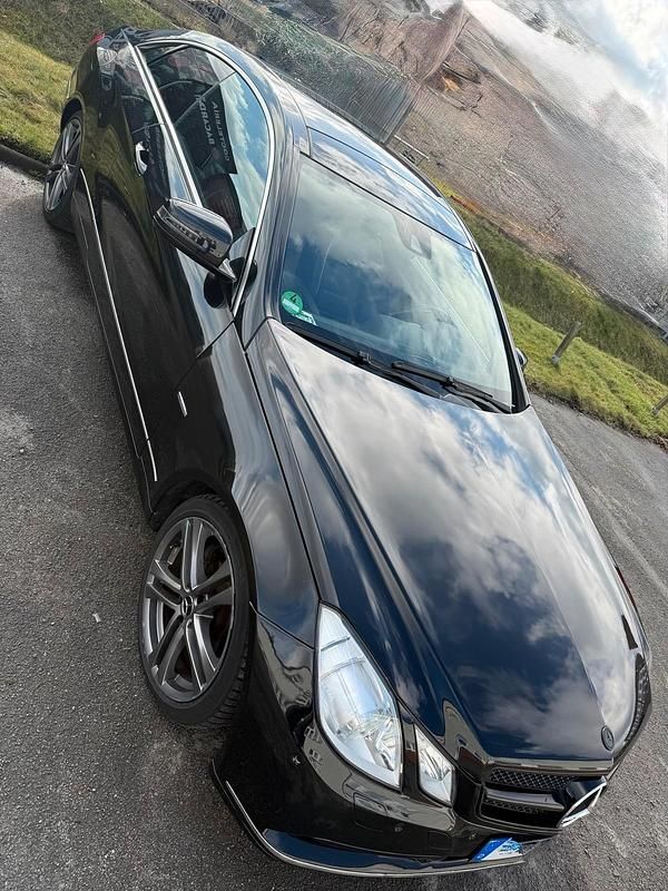 Gebraucht Mercedes E350 Avantgarde 231 PS (169 kW) 2010 Schwarz Coupé